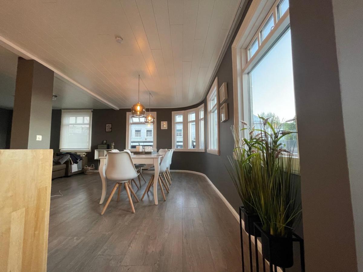 Lovely Penthouse Downtown With 3 Bedrooms อาคูเรย์รี ภายนอก รูปภาพ