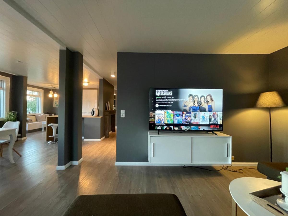 Lovely Penthouse Downtown With 3 Bedrooms อาคูเรย์รี ภายนอก รูปภาพ