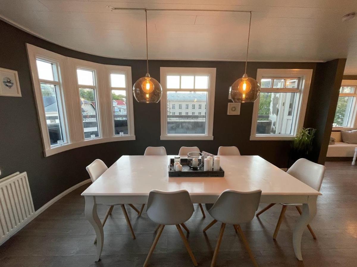 Lovely Penthouse Downtown With 3 Bedrooms อาคูเรย์รี ภายนอก รูปภาพ